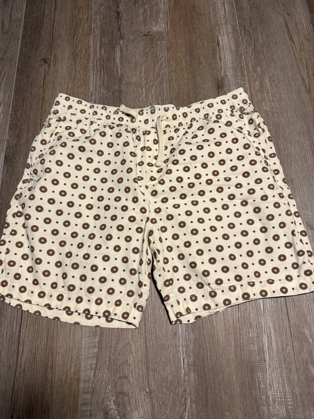 Denim & Flower Cream Men's Shorts with Brown Dot Print